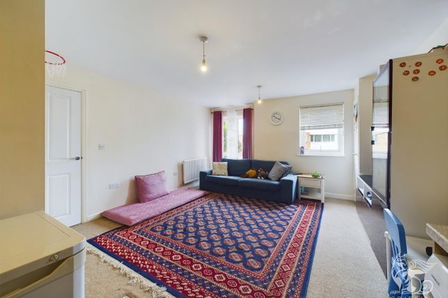Flat for sale in Fairlane Drive, South Ockendon