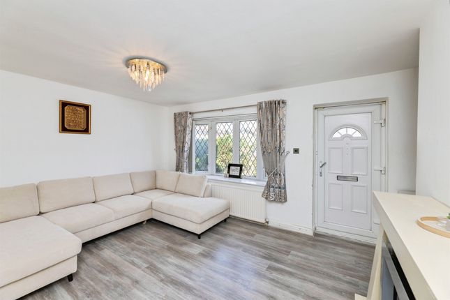 24, Fenby Gardens, BRADFORD photo 3