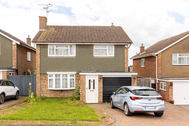 Detached house for sale in Turnpike Drive, Luton, Bedfordshire
