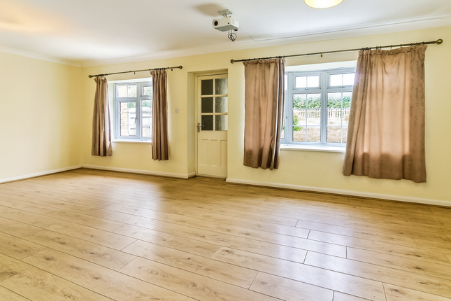 124, Maypole Road, Ashurst Wood photo 4