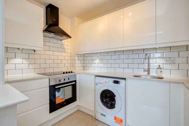 Thumbnail Flat to rent in Skyline Plaza, Commercial Road, London