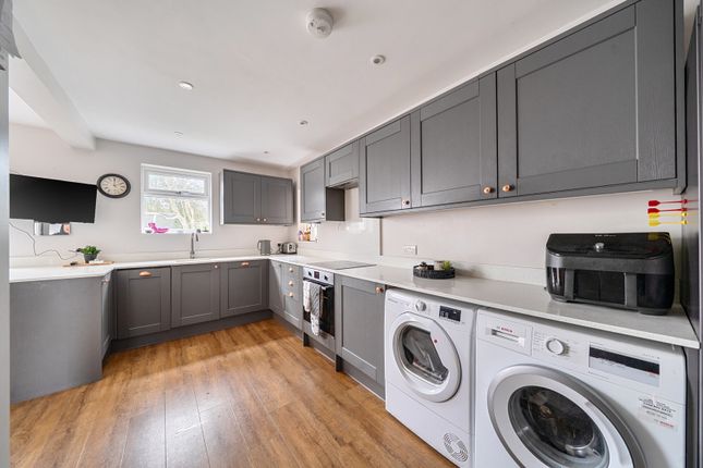 107, Vine Road, Slough photo 3