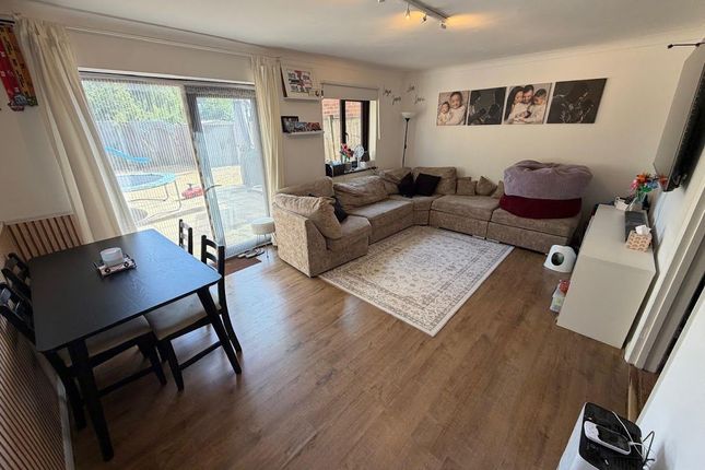 1a, Hazelmere Close, Feltham photo 3