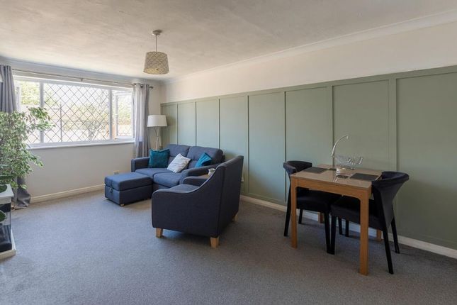 Flat 4, Queen Annes Court, 25 Queen Annes Drive, Westcliff-On-Sea photo 3