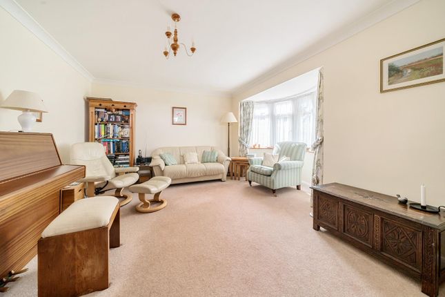 6, Hemwood Road, Windsor photo 4