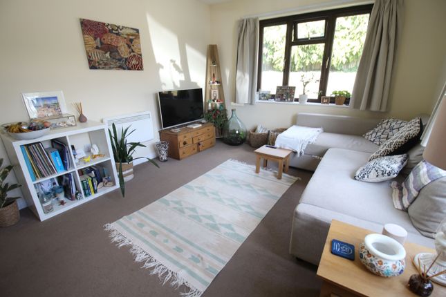 Flat 3, Spencers Court, 51 Lemon Grove, Bordon photo 4