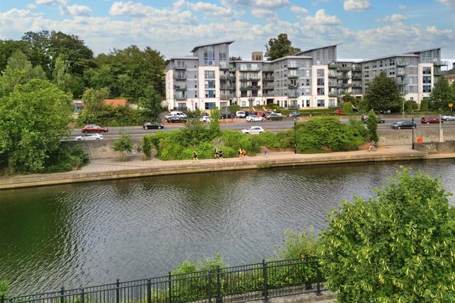 2-bed flat on 68, Mckenzie Court, Maidstone, £195,000