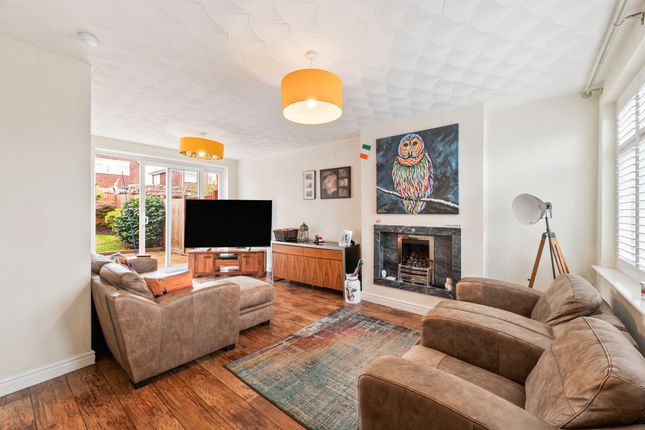 2 Morton Avenue, Frodsham photo 2