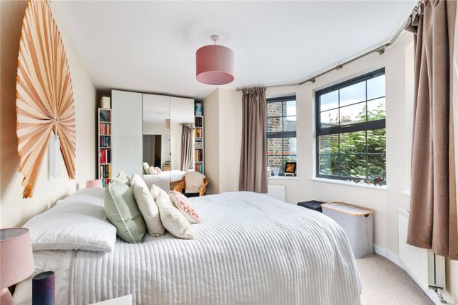 Thumbnail Flat to rent in Elspeth Road, London