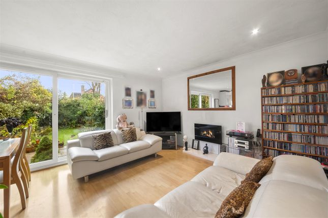 24, Rodmell Close, Hayes photo 3