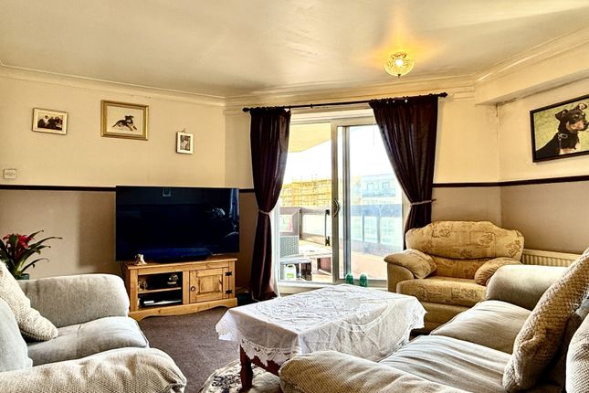 211 Kings Court,, Ramsey photo 3