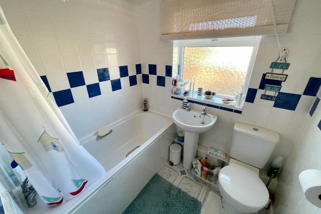 Flat for sale in Fairfax Avenue, Luton, Bedfordshire