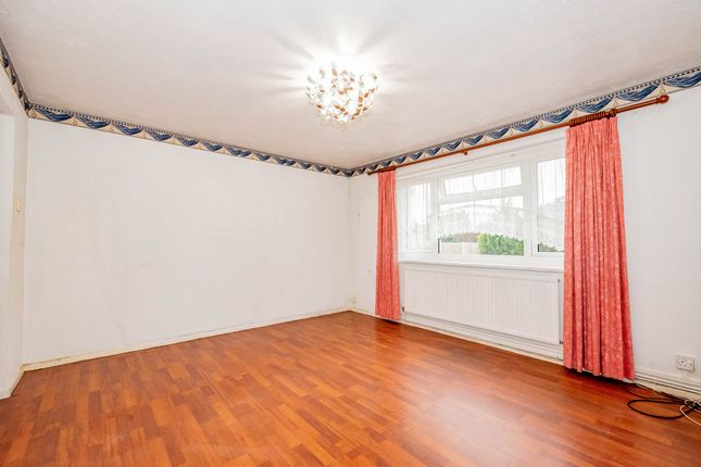 Perring Avenue, Farnborugh photo 3