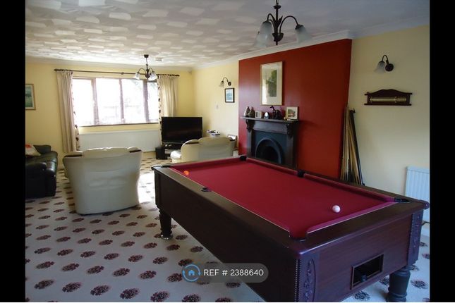 Main Large Sitting Room Back To Front