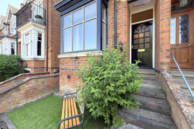 6, St Pauls Close, Warwick photo 3