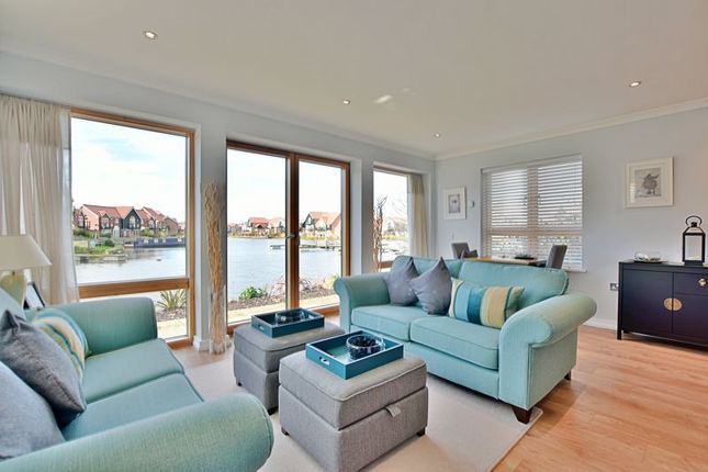 Flat for sale in Marine Point Apartments, Marine Approach, Burton Waters, Lincoln