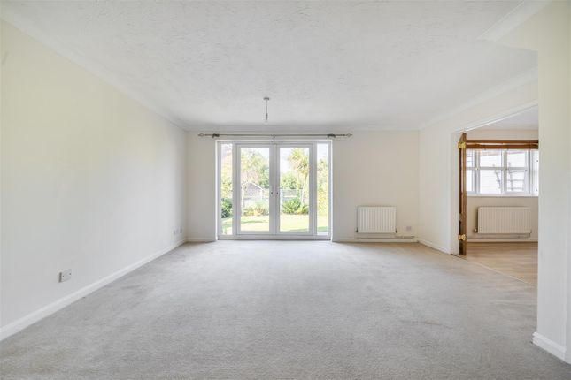 8, Torr Close, Chippenham photo 4