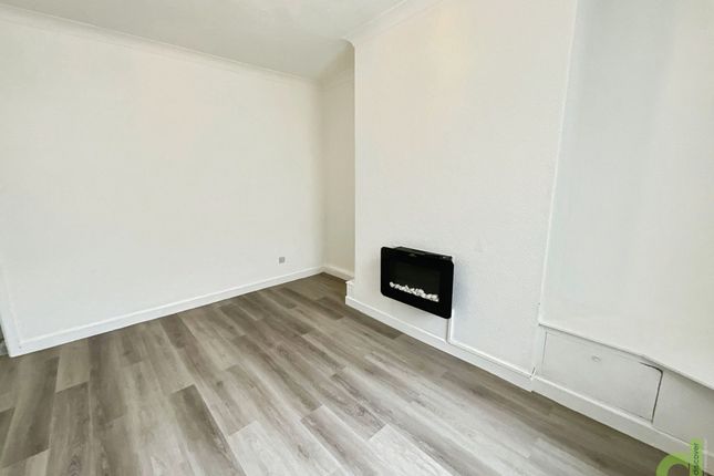 4 Hollins Grove Street, Darwen photo 2