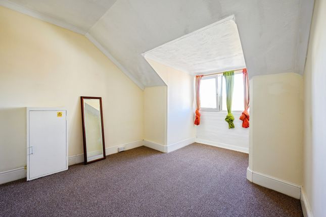 Flat 3, 100, Victoria Road North, Hampshire photo 4