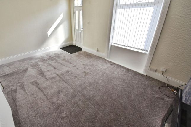6, Swallow Lane, Huddersfield photo 3