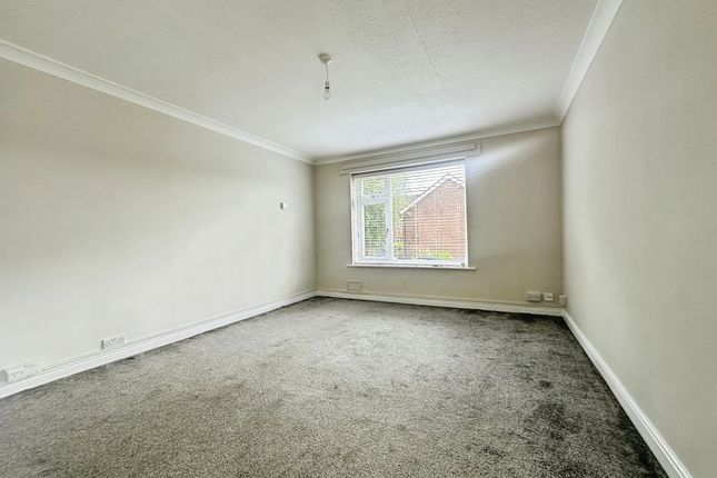 2A, Heywood Court, Manchester photo 2