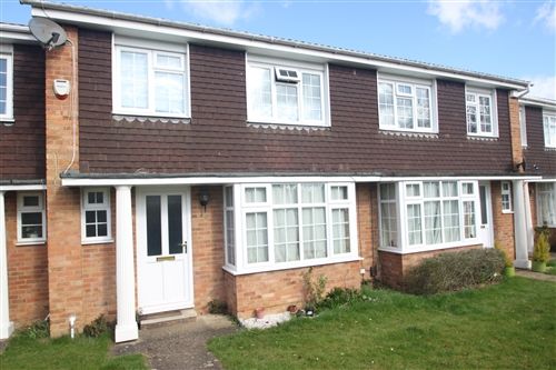 Thumbnail Terraced house to rent in Beverley Gardens, Maidenhead