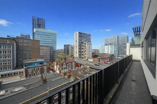 Studio house on 17, Croydon, £2,000/mo