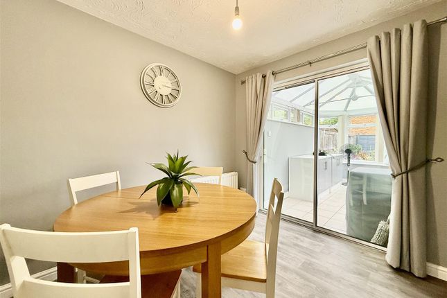 12, Acorn Close, Swindon photo 4
