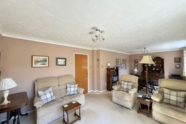 8, Friesian Close, Fleet photo 3