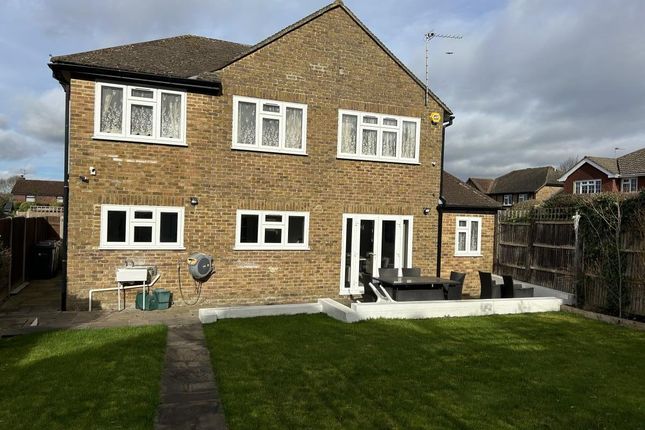 Detached house to rent in Kestrel Close, Guildford