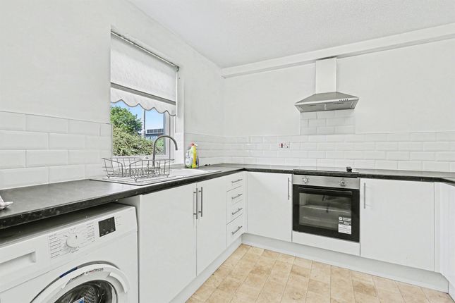 5, Elmhurst Court, Northampton photo 4