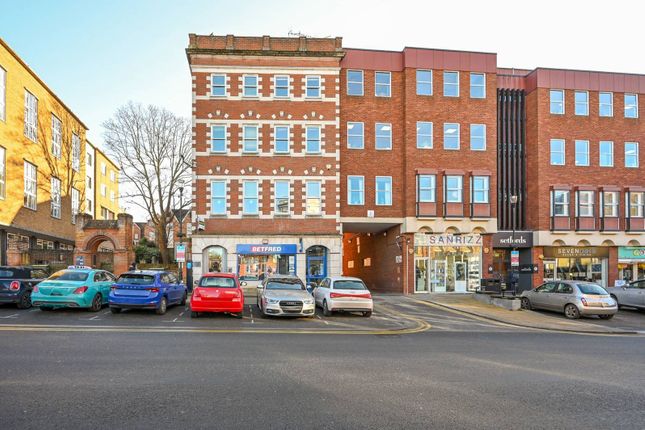 Flat to rent in North Street, Guildford