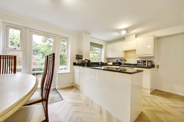 1, Cox Close, Shenley photo 3