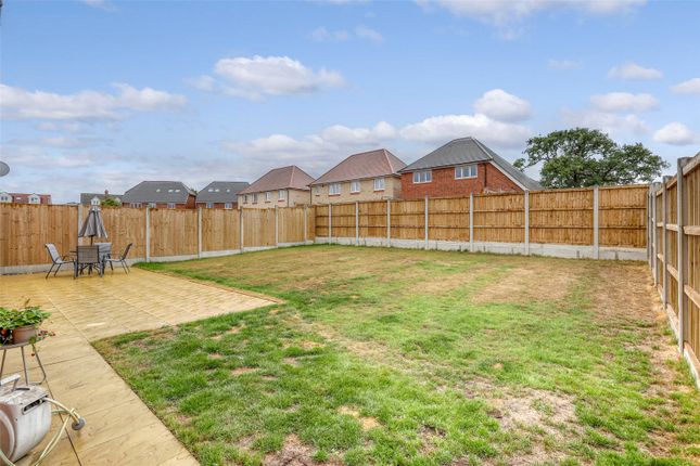 11, Porter Way, Witham photo 4
