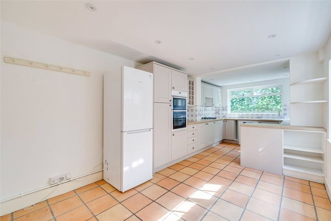 Terraced house to rent in Burnthwaite Road, London