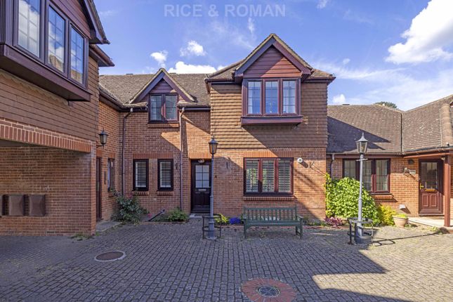 Flat for sale in High Street, Chobham