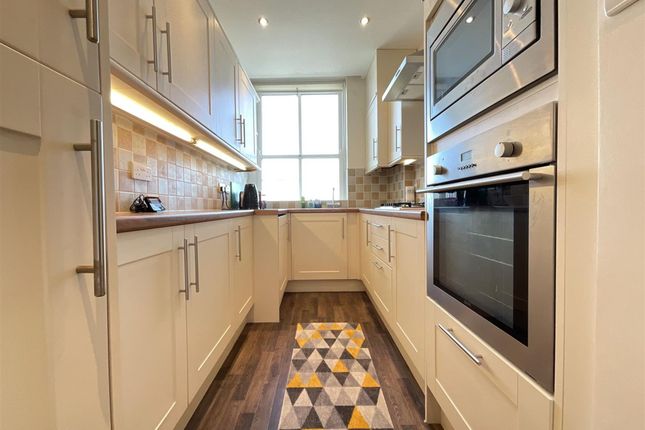 Flat 4, 27 Blenheim Terrace Queens Parade, Scarborough photo 3
