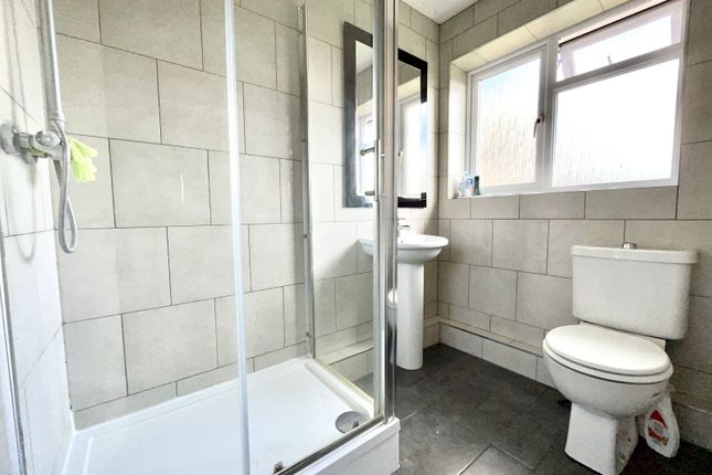 6 Rosebery Court, Church Lane, Chessington photo 4