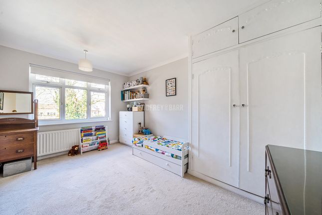 Flat for sale in Byron Road, London