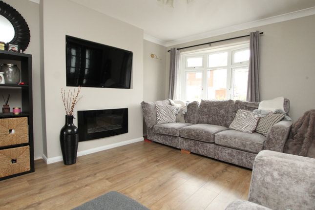 27, Cockerell Close, Wimborne photo 2