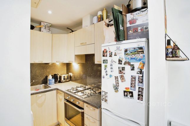 Flat 9 Raglan Court, 36, Raglan Road, London photo 4