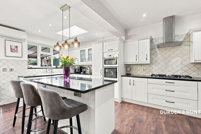 156 Westrow Drive, Barking photo 4