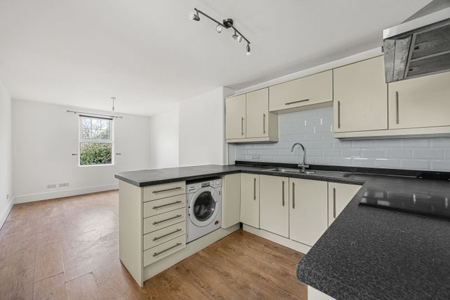 Flat 5, 52-54,, Ashcroft Road, Gloucestershire photo 3