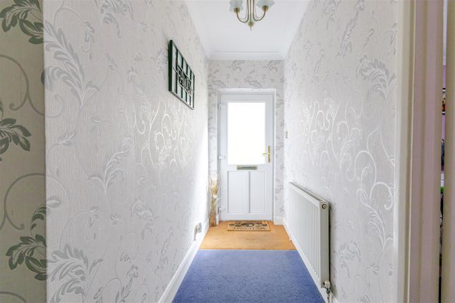 28, Micawber Avenue, Hillingdon photo 2