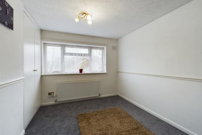 Property to rent in Monksfield, Crawley