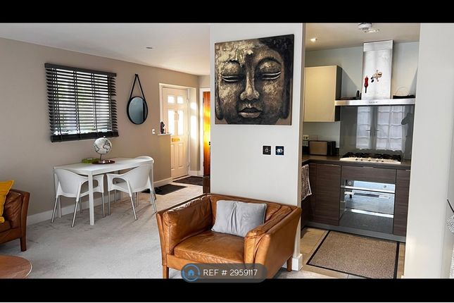 2-bed house on Woodcote Close, Bushey, £2,000/mo