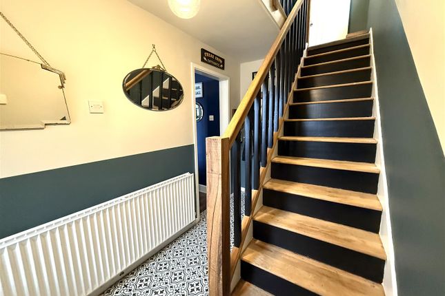 25, Gorseburn Way, Rugeley photo 2