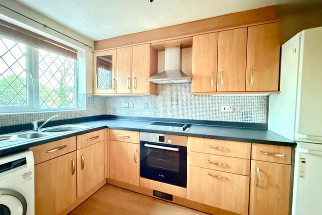 41, Statham Court, Bracknell photo 2
