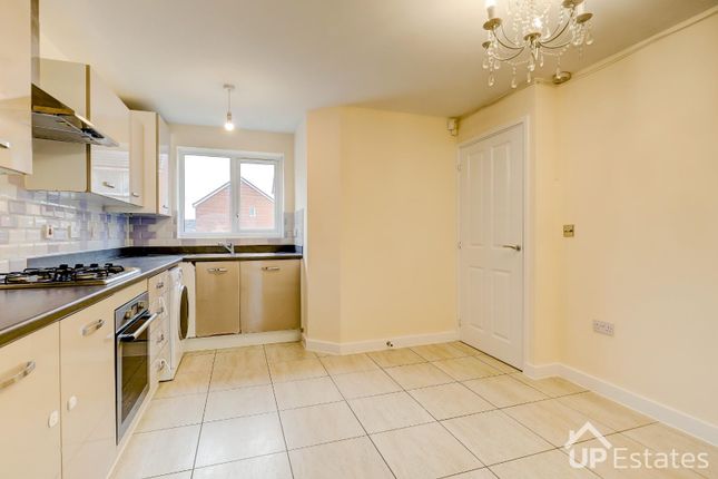 17, Homestead, Coventry photo 4