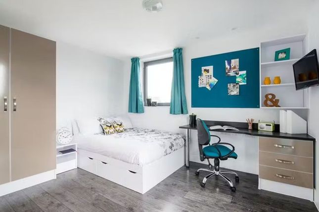 Thumbnail Flat to rent in Canal Point, 22 West Tollcross, Edinburgh